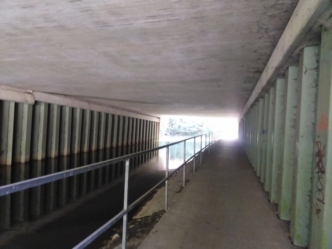 Mehr Verkehrssicherheit an der Autobahnunterführung zwischen Lippesee und Schloß Neuhaus Mehr Verkehrssicherheit an der Autobahnunterführung zwischen Lippesee und Schloß Neuhaus